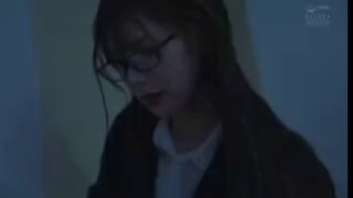 高颜值短裙美女参加公司聚餐后在KTV玩得太嗨喝多了被男同事捡尸