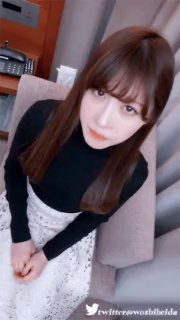 高颜值校花学妹全程露脸大秀直播 拿着假鸡巴舔弄的样子真诱人 干净的逼逼展示给狼友看 自慰骚穴呻吟可射